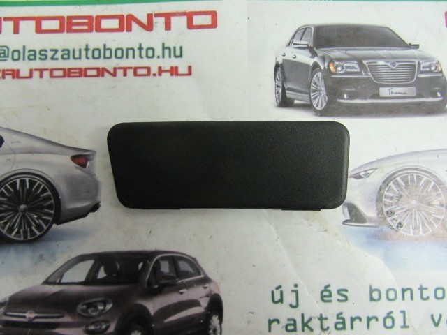 Fiat Bravo II. 735470988 számú, jobb első kárpit csavar takaró