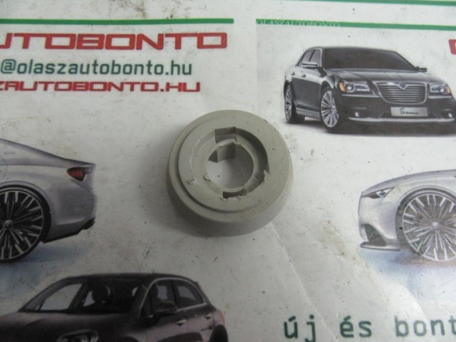 Fiat Idea bézs színű, hátsó ablakemelő kar alatti műanyag karika