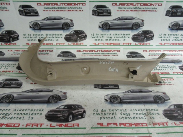 Lancia Delta 735459731 számú, bal hátsó , csomagtér ajtó kárpit  a képen látható sérüléssel