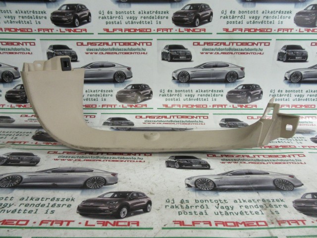 Lancia Delta 735459730 számú, jobb hátsó csomagtér ajtó kárpit