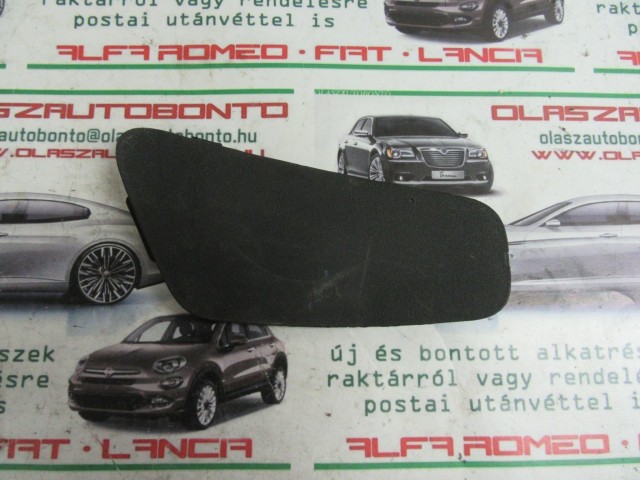 Alfa Romeo Giulietta 18071348 számú, jobb hátsó , csomagtér ajtó lámpa takaró