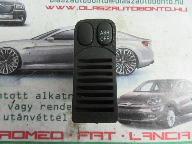Alfa Romeo 147/Gt 735265089 számú, apró tartó/asr kapcsoló