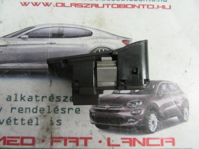 Alfa Romeo 147/Gt 735265089 számú, apró tartó/asr kapcsoló