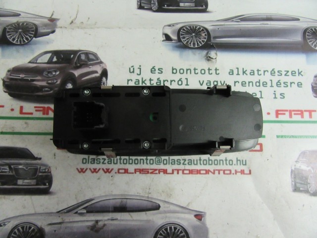 Jeep Renegade 68029198AB számú, jobb első ablakemelő kapcsoló