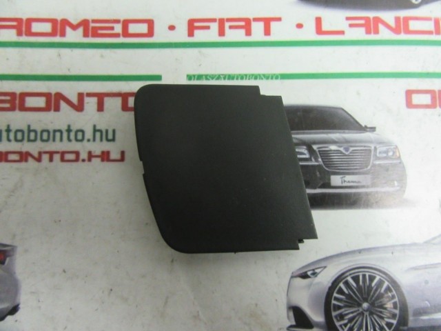Alfa Romeo 147  jobb oldali csavar takaró