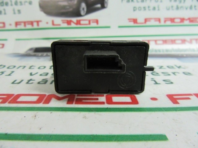 Lancia Musa világos színű, jobb hátsó ablakemelő kapcsoló