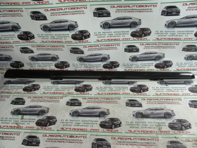 Fiat 500 735426211 számú, fekete színű, bal oldali ajtó díszcsík