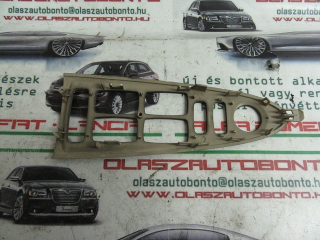 Fiat Croma bézs színű, bal első ablakemelő kapcsoló tartó
