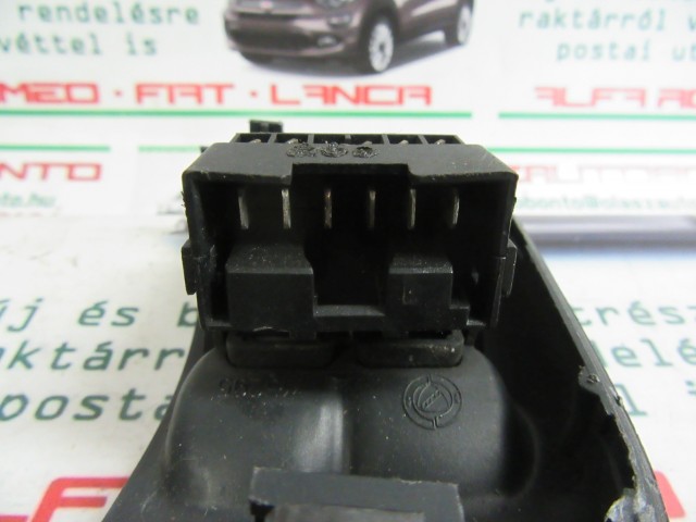 Fiat Scudo bal első ablakemelő kapcsoló