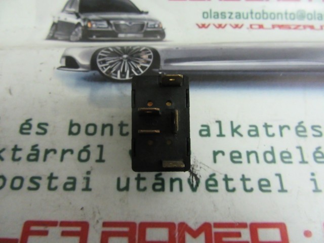 Alfa Romeo 145, 146 bal első ablakemelő kapcsoló 60612495