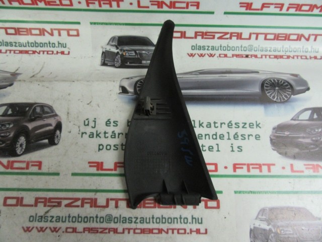 Alfa Romeo 159 sw, 156052230 számú, jobb hátsó ajtó csavar takaró