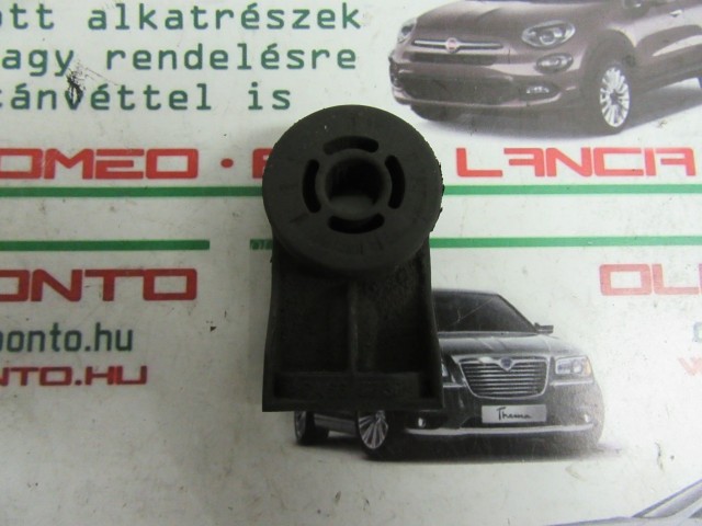 Fiat Doblo II. hűtő tartó felső