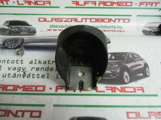 Alfa Romeo 156 8360002 számú hűtőtartó