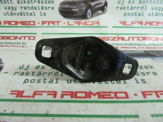 Fiat Croma csomagtérajtó zár ütköző