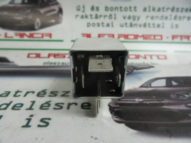 Alfa Romeo/Fiat/Lancia 51731635 számú relé