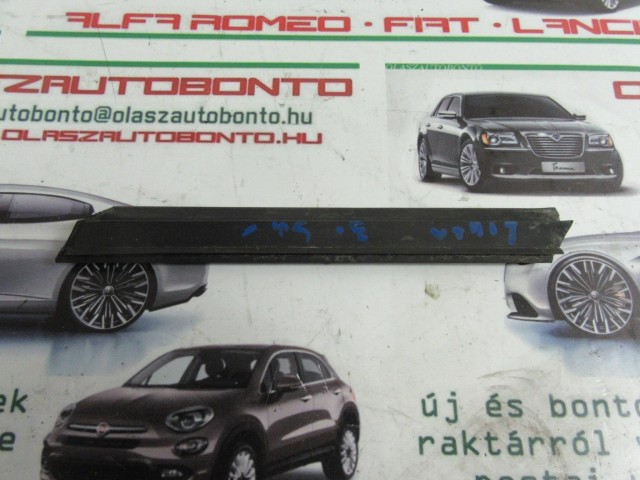 Fiat Linea jobb első sárvédő gumi csík