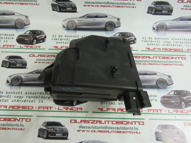 Fiat 500FL 2015- biztosíték tábla ház alsó része 52025581