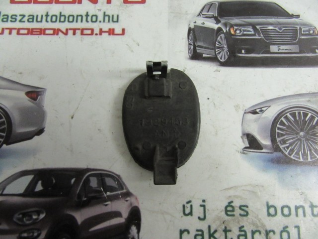 Fiat Punto I. 1829458 számú, matt, első vonószem takaró