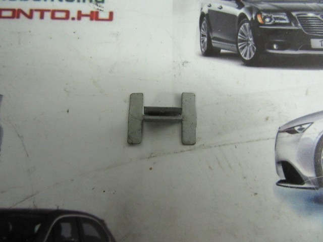 Fiat Freemont első díszrács rögzítő ellen darab