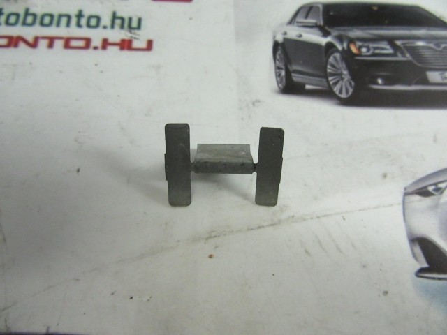 Fiat Freemont első díszrács rögzítő ellen darab