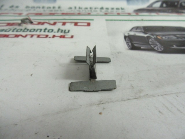 Fiat Freemont első díszrács rögzítő ellen darab