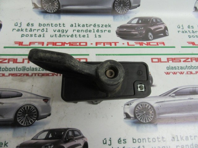 Fiat Fiorino ketté nyíló csomagtér ajtó jobb hátsó belső kilincs