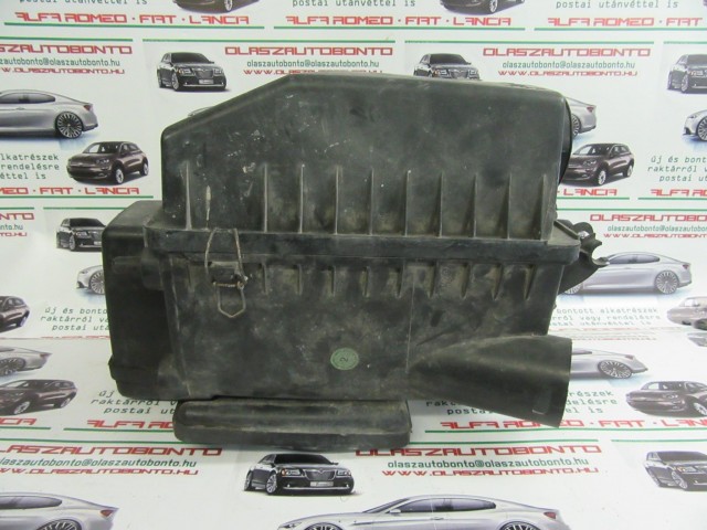 49264 Fiat Stilo 2,4 20v benzin, légszűrőház a képen látható sérüléssel