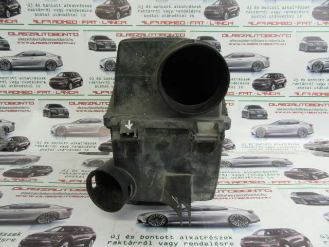 49264 Fiat Stilo 2,4 20v benzin, légszűrőház a képen látható sérüléssel