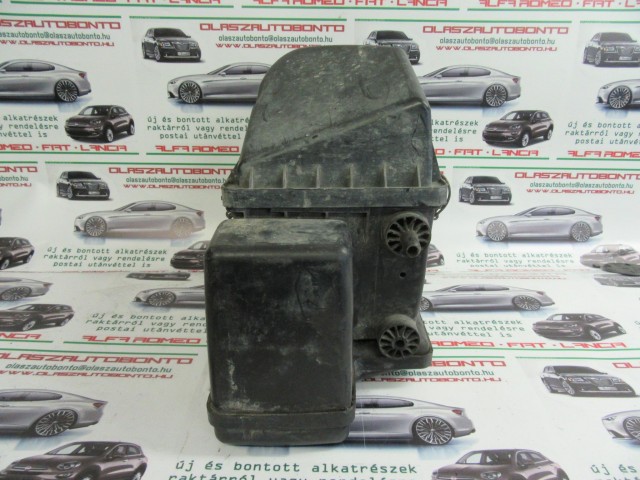 49264 Fiat Stilo 2,4 20v benzin, légszűrőház a képen látható sérüléssel