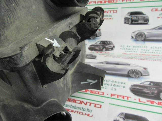 49264 Fiat Stilo 2,4 20v benzin, légszűrőház a képen látható sérüléssel