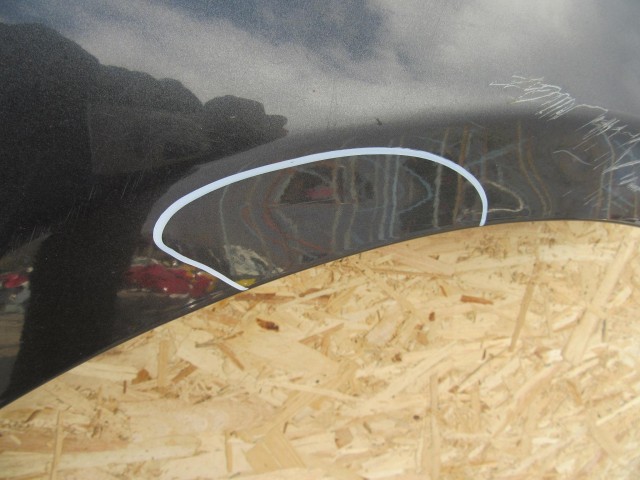 51985 Fiat Bravo II. fekete színű, jobb első sárvédő a képen látható sérüléssel 51822247