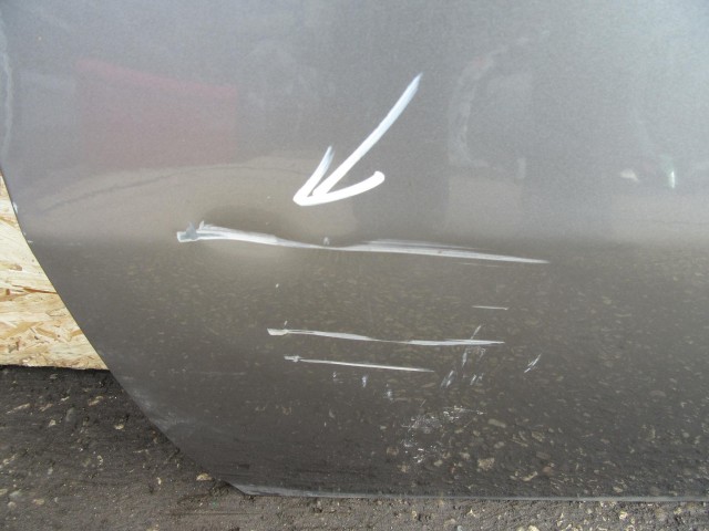 52024 Alfa Romeo Gt szürke színű, bal oldali ajtó a képen látható sérüléssel