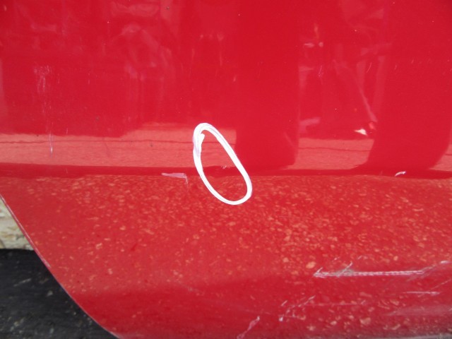 52025 Alfa Romeo Gt piros színű, bal oldali ajtó a képen látható sérüléssel