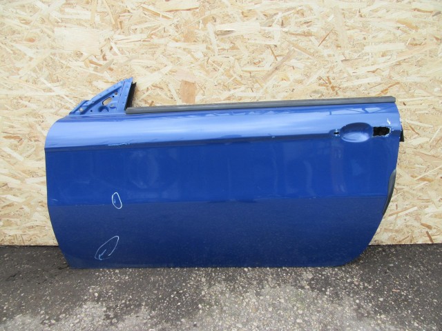 52049 Alfa Romeo Gt kék színű, bal oldali ajtó a képen látható sérüléssel