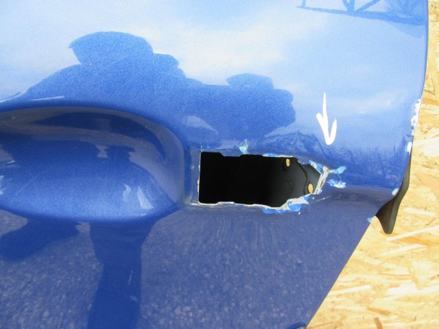 52049 Alfa Romeo Gt kék színű, bal oldali ajtó a képen látható sérüléssel