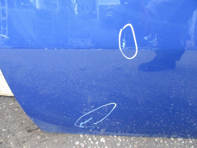 52049 Alfa Romeo Gt kék színű, bal oldali ajtó a képen látható sérüléssel