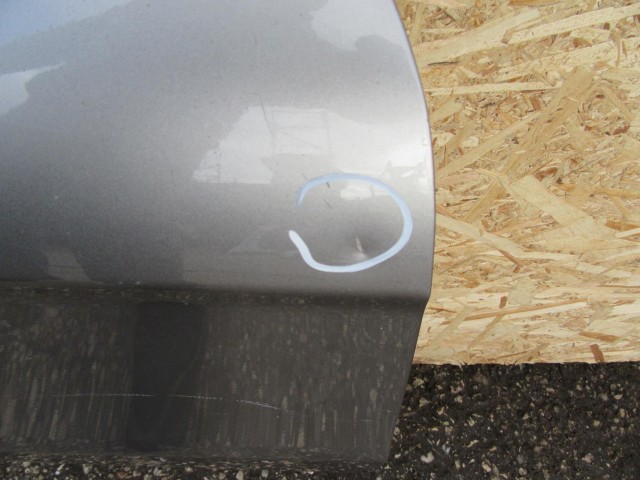 52056 Alfa Romeo Gt szürke színű, jobb oldali ajtó a képen látható sérüléssel