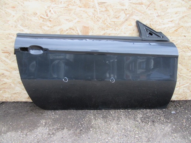 52061 Alfa Romeo Gt fekete színű, jobb oldali ajtó a képen látható sérüléssel