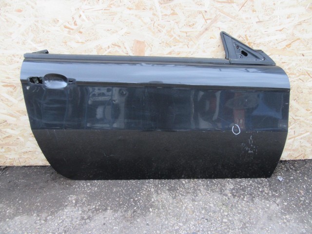 52062 Alfa Romeo Gt fekete színű, jobb oldali ajtó a képen látható sérüléssel