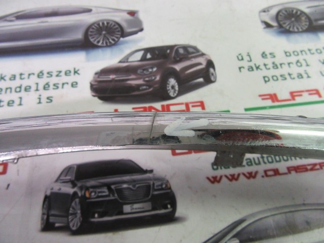 Fiat 500 735429581 számú, jobb első lökhárító díszcsík a képen látható sérüléssel