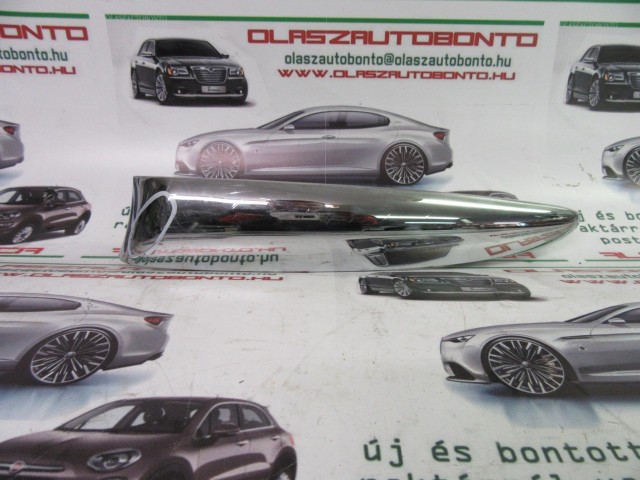 Fiat 500FL 735619526 számú, bal első díszcsík a képen látható sérüléssel