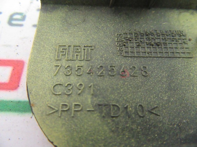 Fiat 500 (2012-2015)  735425628 számú, sárga színű, hátsó vonószem takaró