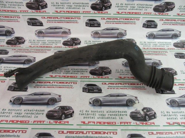 Alfa Romeo 159 51782843 számú levegőcső a képen látható sérüléssel