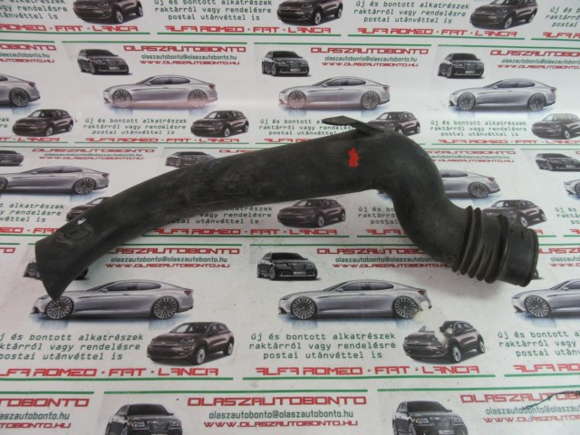 Alfa Romeo 159 55193031 számú levegőcső a képen látható sérüléssel