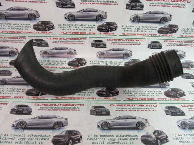 Alfa Romeo 159 55193031 számú levegőcső a képen látható sérüléssel