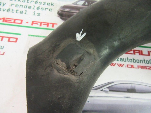 Alfa Romeo 159 55193031 számú levegőcső a képen látható sérüléssel