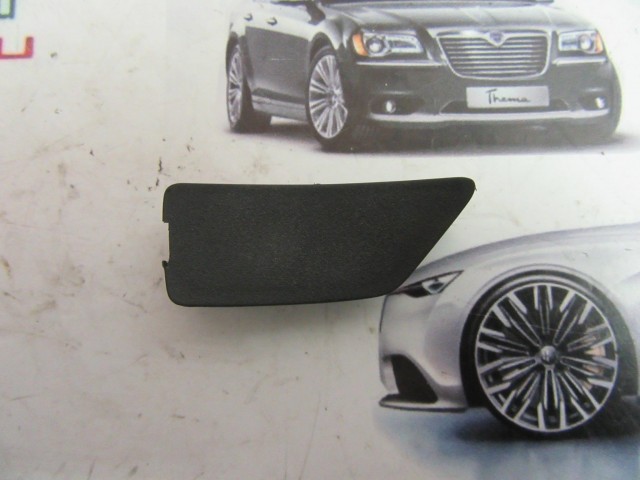 Fiat Linea 735388069 számú, bal oldali ajtó kárpit csavar takaró