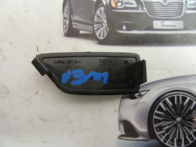 Fiat Linea 735388069 számú, bal oldali ajtó kárpit csavar takaró