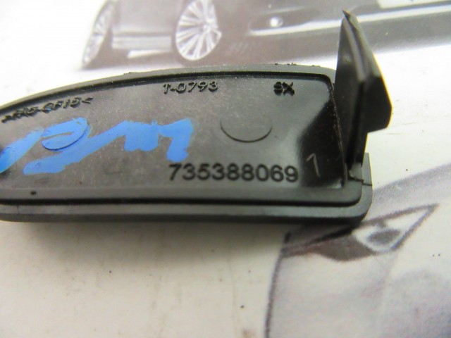 Fiat Linea 735388069 számú, bal oldali ajtó kárpit csavar takaró