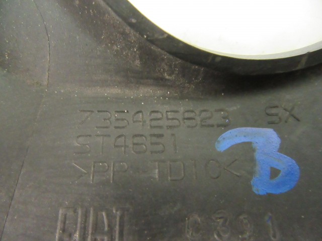 Fiat 500 735425623 számú, bal első ködlámpa keret 